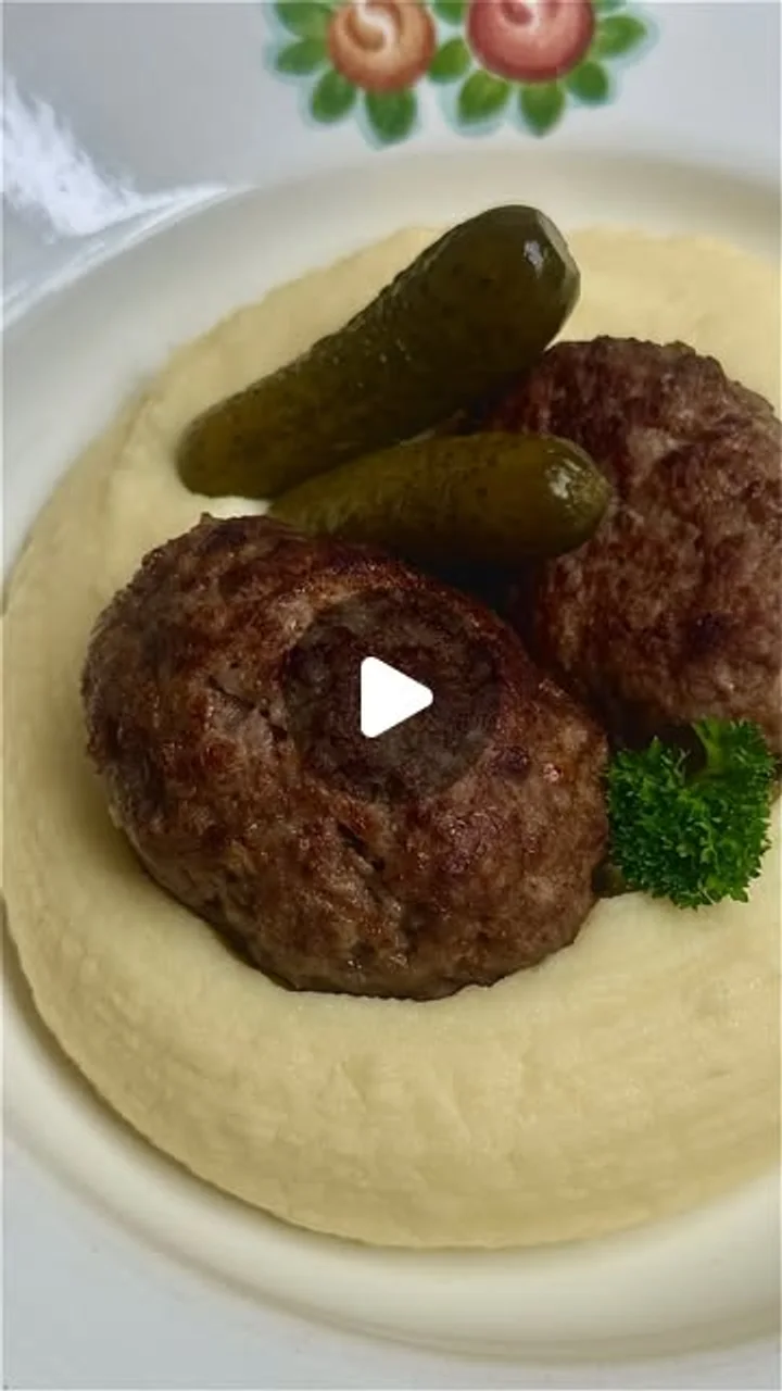 Grandmother-style cutlets with mashed potato